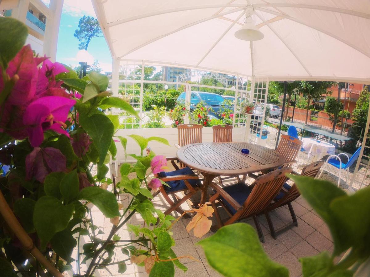 Splendid B&B Milano Marittima Bagian luar foto