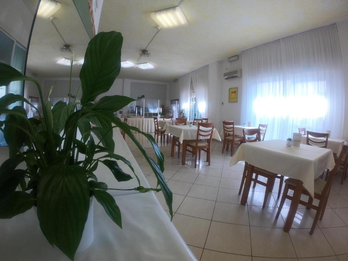 Splendid B&B Milano Marittima Bagian luar foto