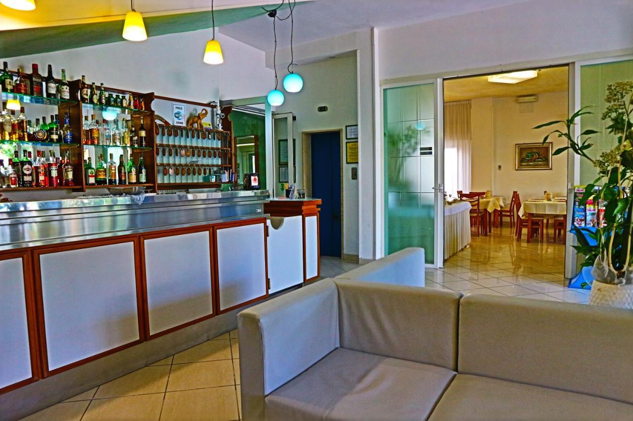 Splendid B&B Milano Marittima Bagian luar foto